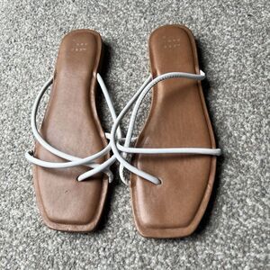 A New Day Sandals Sz 7 White‎ Strappy Toe Loop Flip Flop Summer